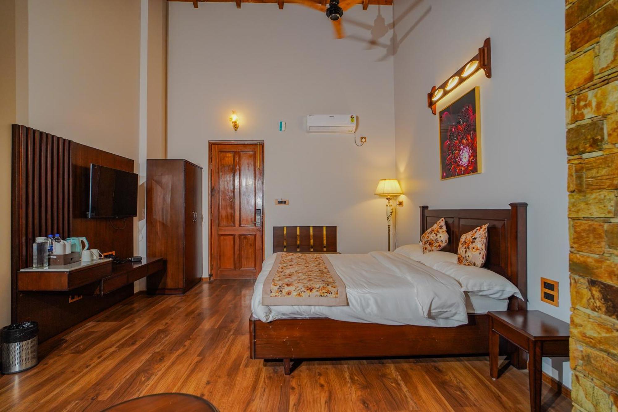 Neelesh Inn- A Luxury Lake View Hotel- 20 Kms From Nainital Bhimtal Luaran gambar