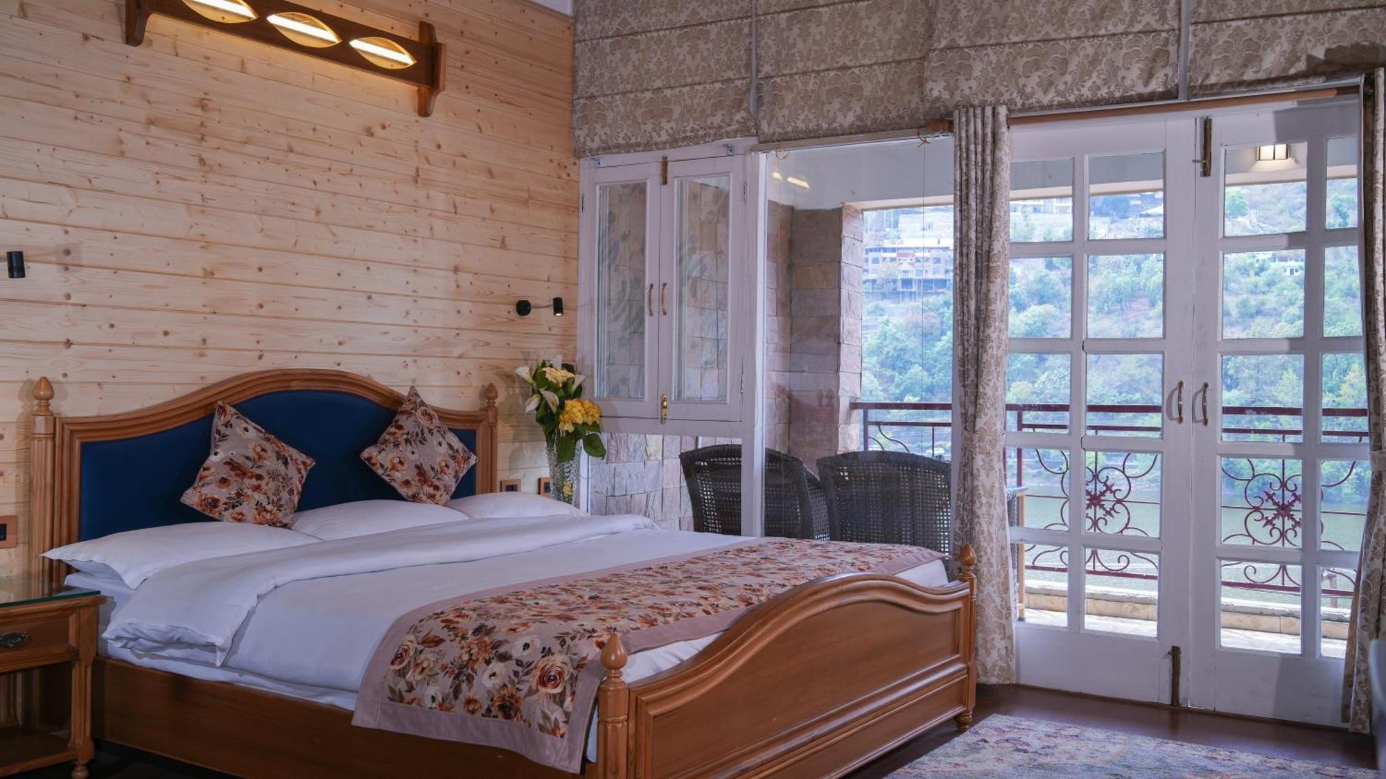 Neelesh Inn- A Luxury Lake View Hotel- 20 Kms From Nainital Bhimtal Luaran gambar