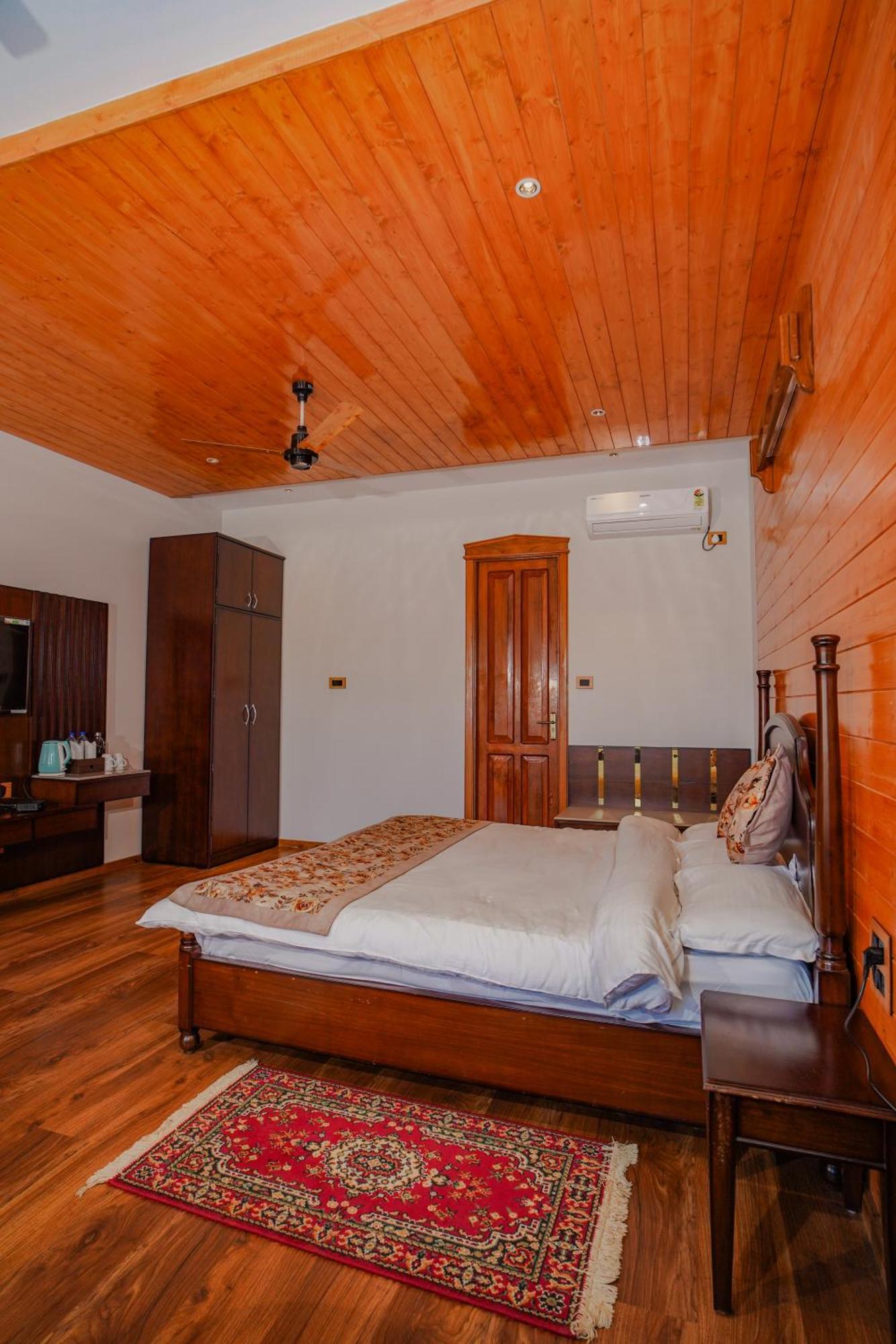 Neelesh Inn- A Luxury Lake View Hotel- 20 Kms From Nainital Bhimtal Luaran gambar