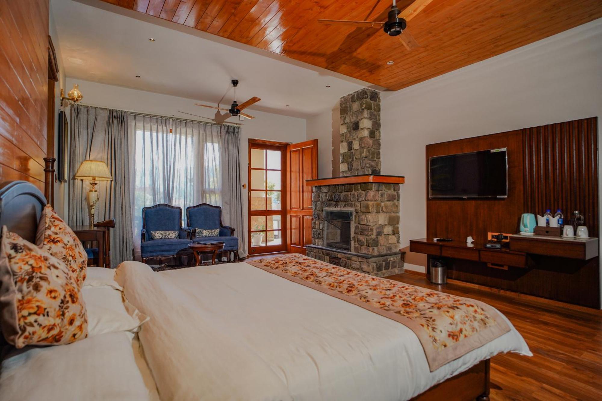 Neelesh Inn- A Luxury Lake View Hotel- 20 Kms From Nainital Bhimtal Luaran gambar